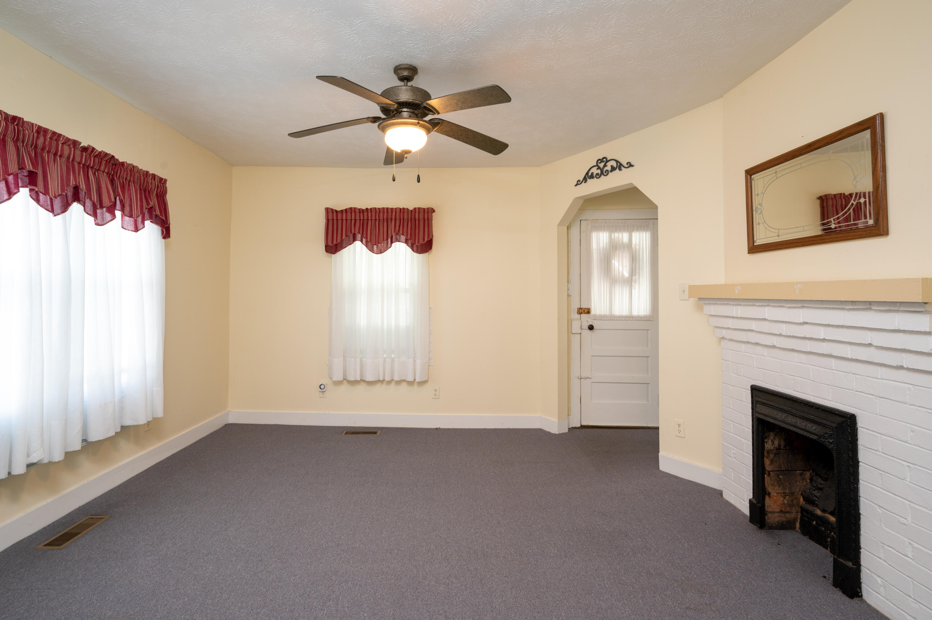 1549 Snowflake Road Nickelsville, VA 24271 - Photo 13 of 32 Snowflake-58