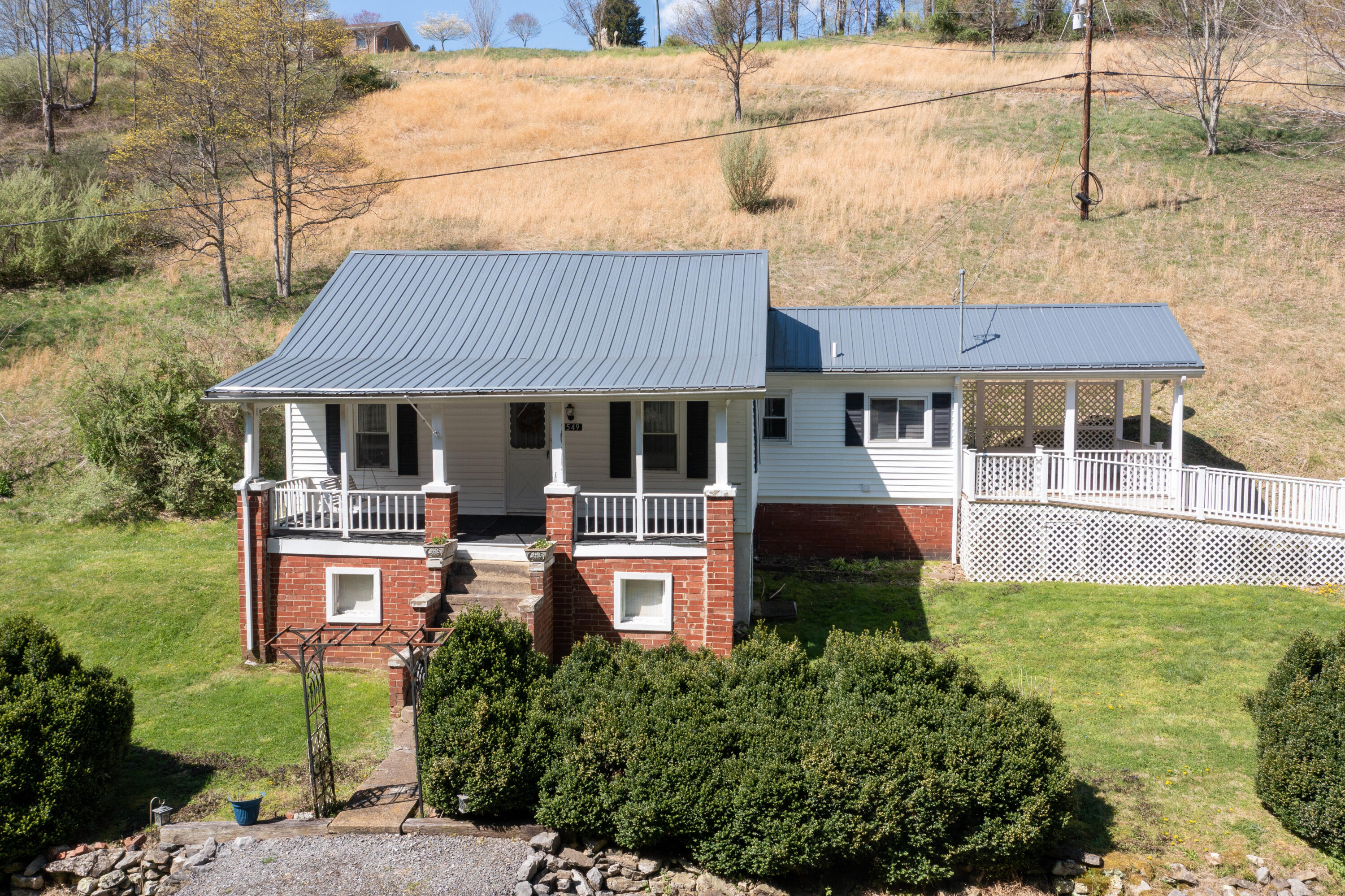 1549 Snowflake Road Nickelsville, VA 24271 - Photo 2 of 32 Snowflake-77