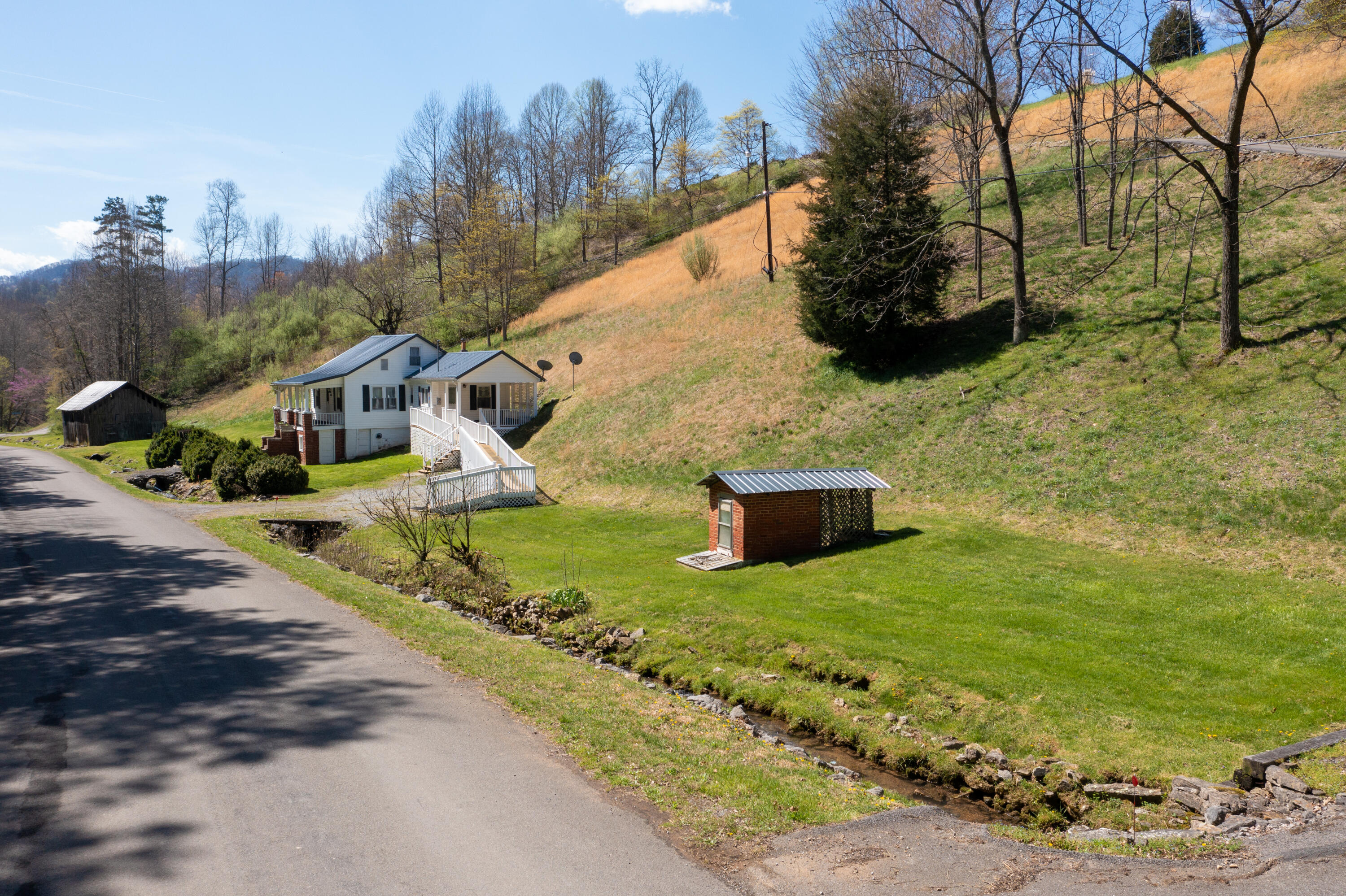 1549 Snowflake Road Nickelsville, VA 24271 - Photo 27 of 32 Snowflake-72