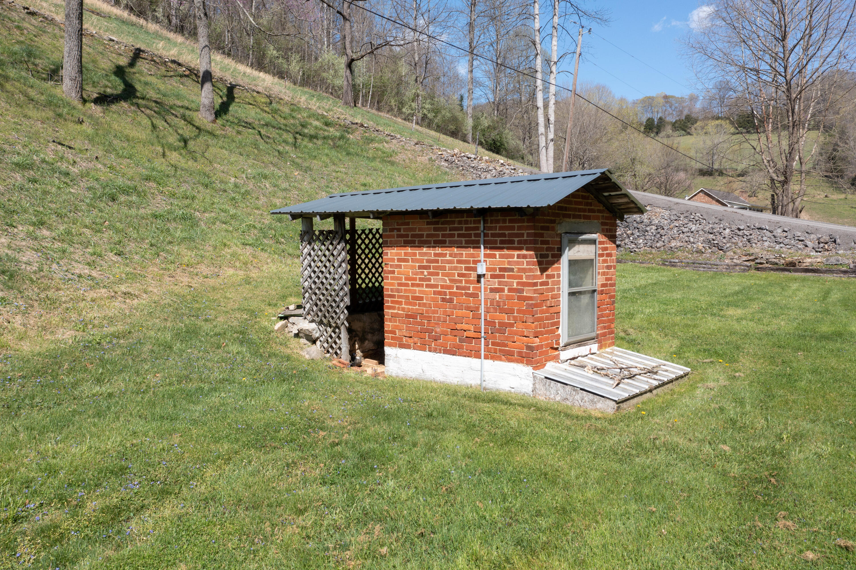 1549 Snowflake Road Nickelsville, VA 24271 - Photo 30 of 32 Snowflake-83