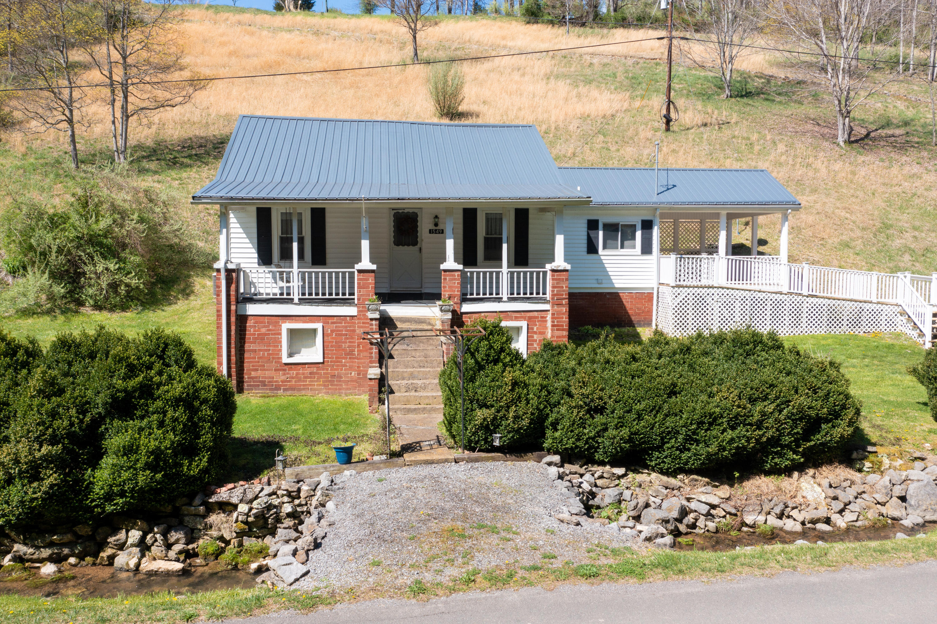 1549 Snowflake Road Nickelsville, VA 24271 - Photo 3 of 32 Snowflake-79