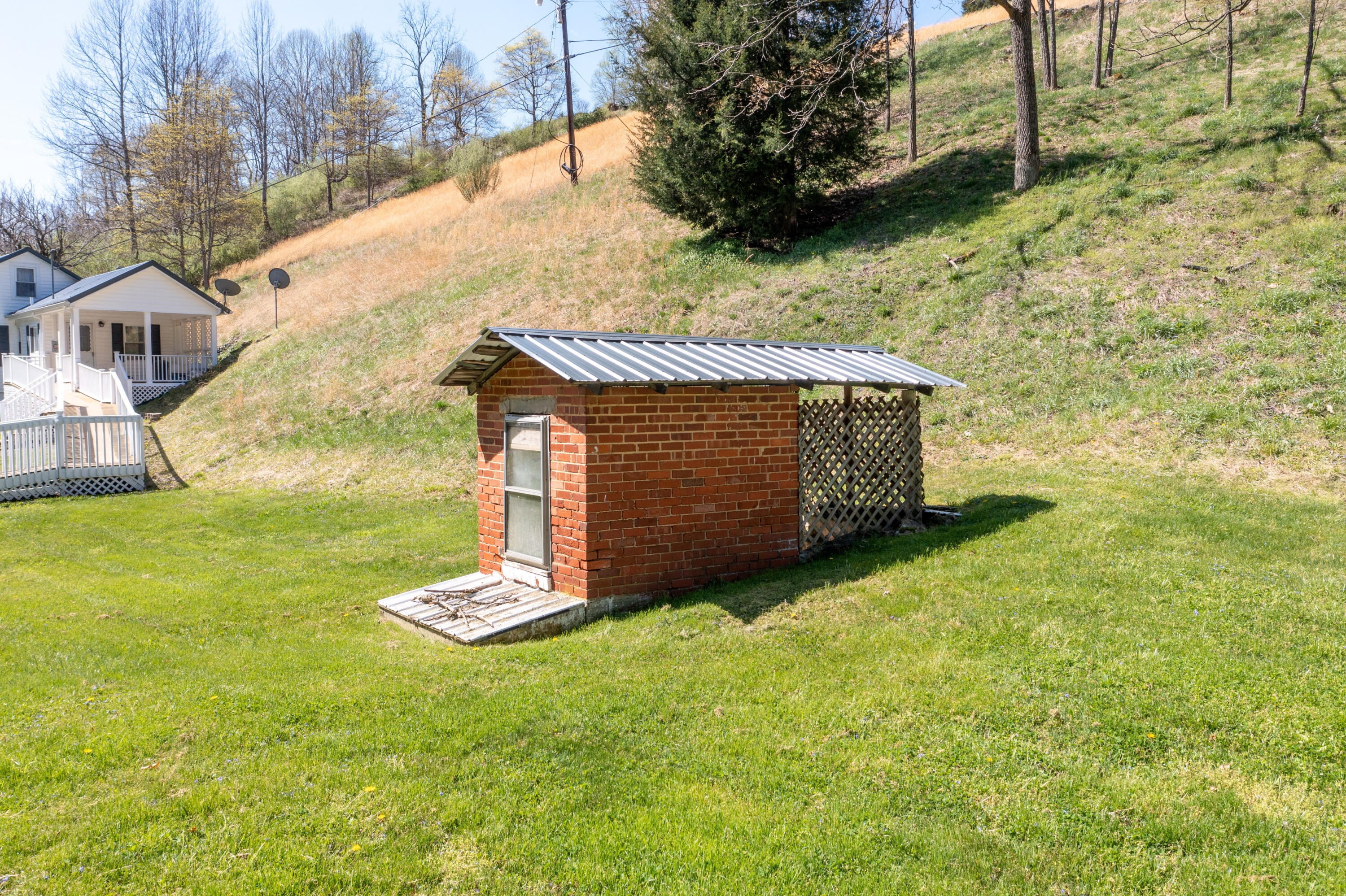 1549 Snowflake Road Nickelsville, VA 24271 - Photo 31 of 32 Snowflake-84