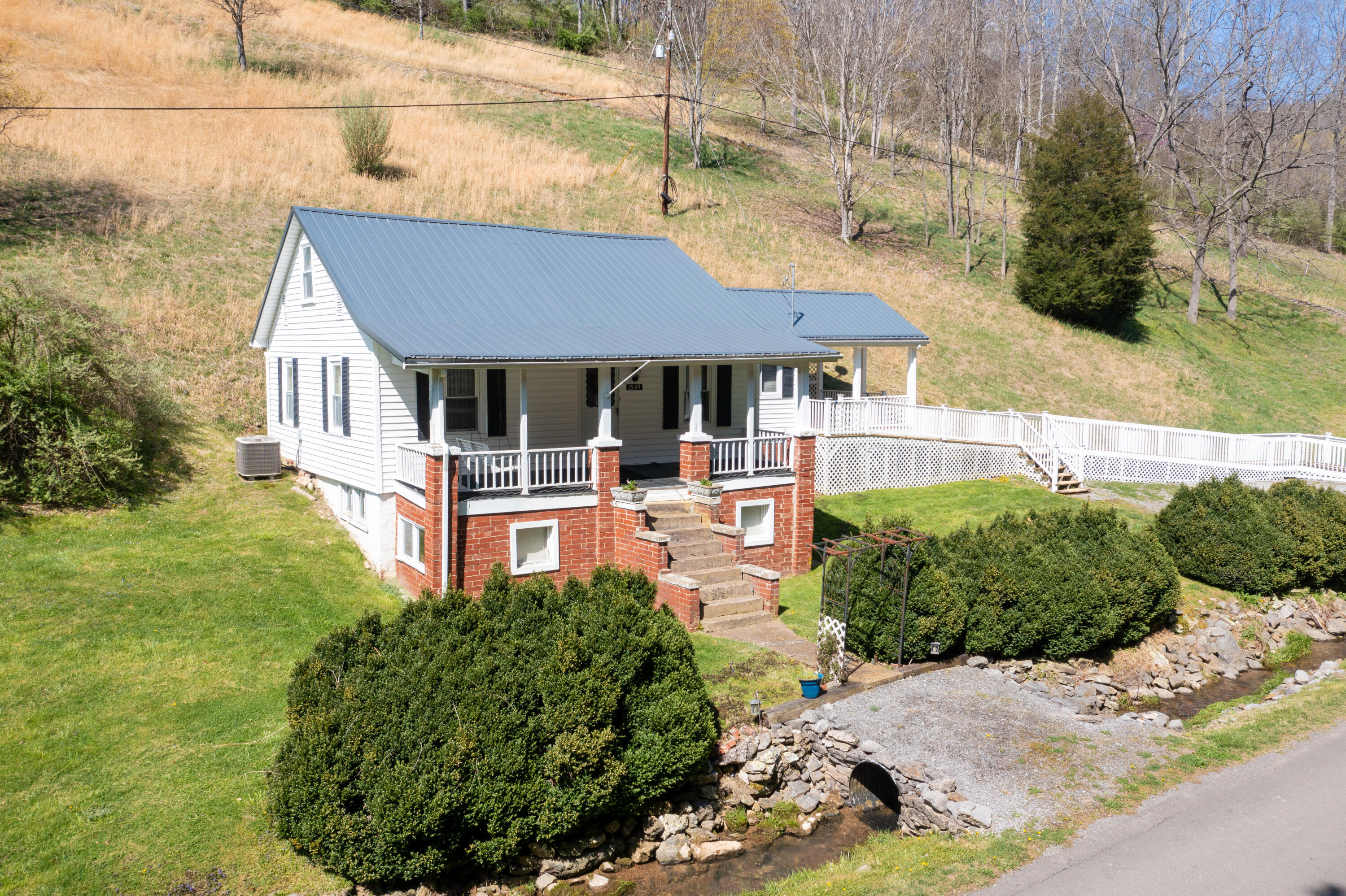 1549 Snowflake Road Nickelsville, VA 24271 - Photo 4 of 32 Snowflake-78