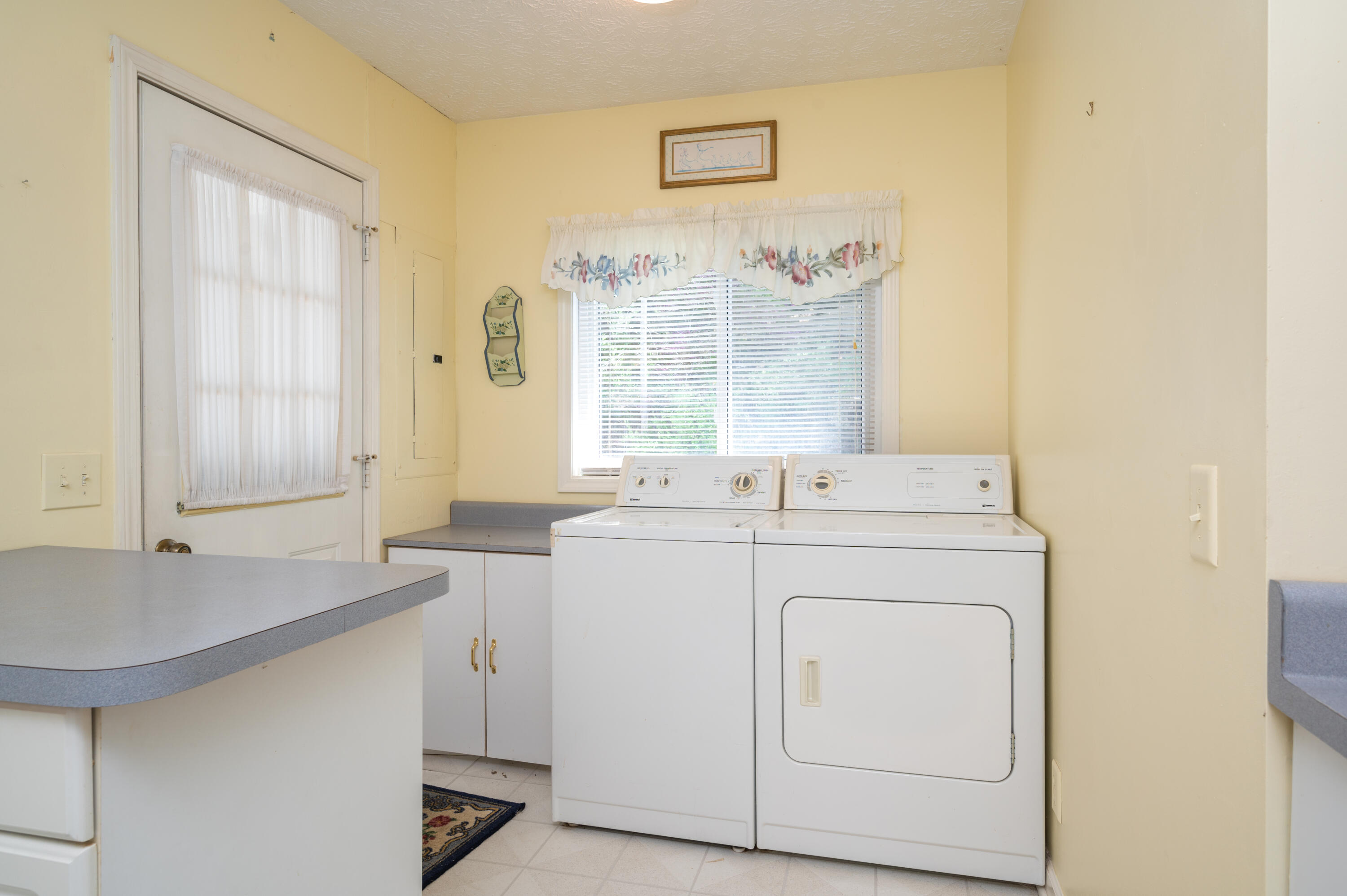 1549 Snowflake Road Nickelsville, VA 24271 - Photo 8 of 32 Snowflake-53
