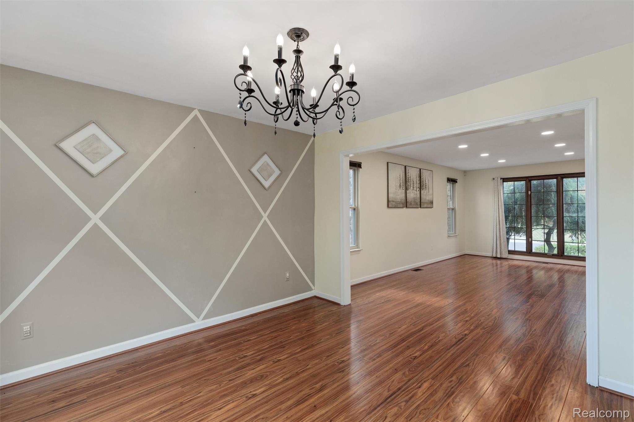 450 Timberline Drive Rochester, MI 48309 - Photo 10 of 60 09-450 Timberline Dr 0007.jpg