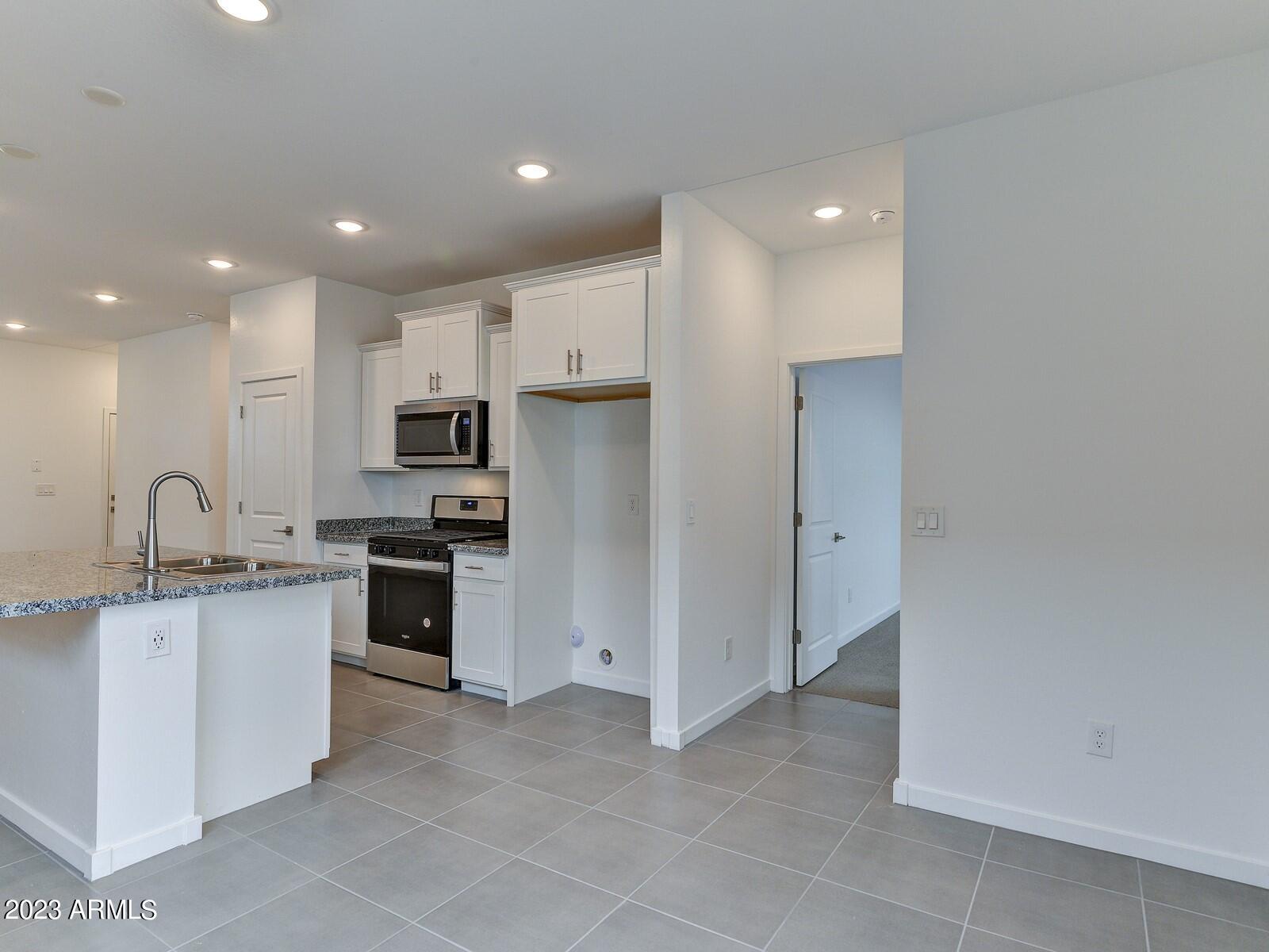 21825 North Rummler Lane Maricopa, AZ 85138 - Photo 11 of 24 011_Dining Kitchen