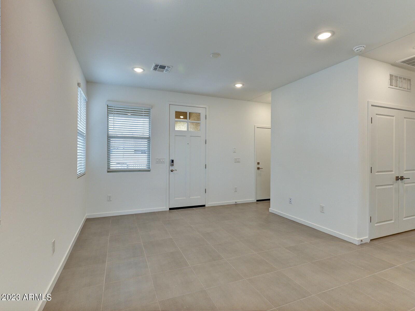 21825 North Rummler Lane Maricopa, AZ 85138 - Photo 5 of 24 005_Living