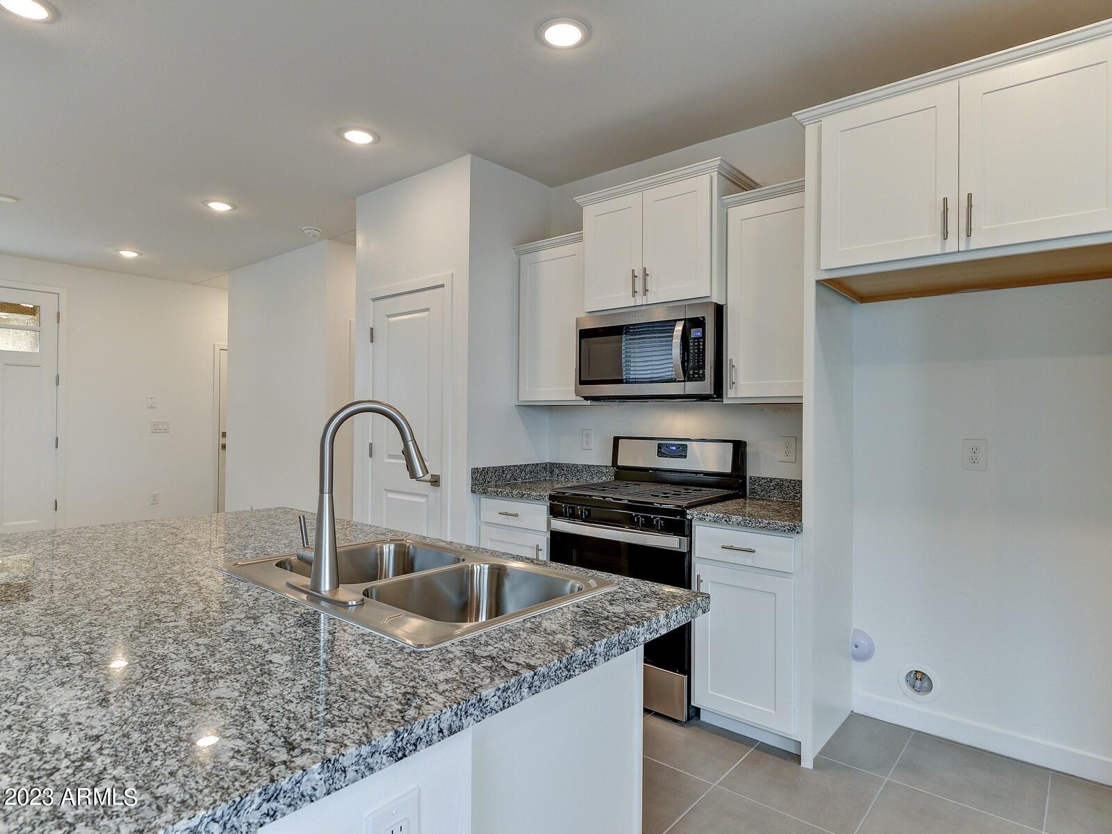 21825 North Rummler Lane Maricopa, AZ 85138 - Photo 8 of 24 008_Kitchen