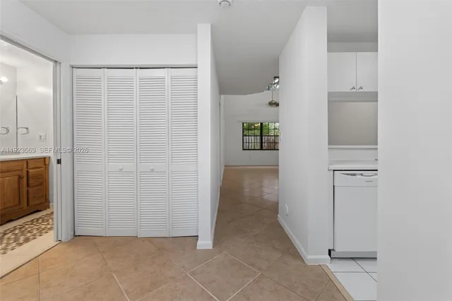 $2,850 | 390 City View Drive, Unit 390, Fort Lauderdale, FL 33311