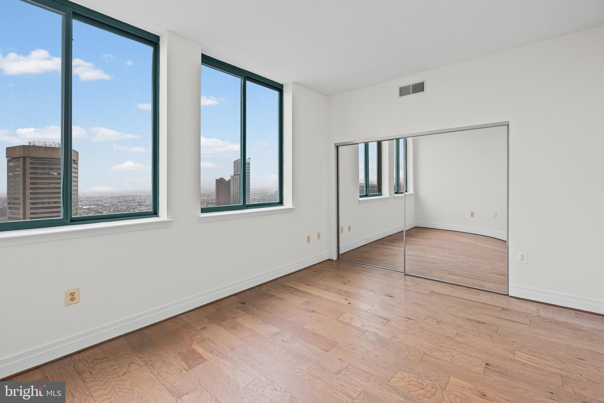 414 Water Street, Unit 2903 Baltimore, MD 21202 - Photo 16 of 46 an empty room with windows