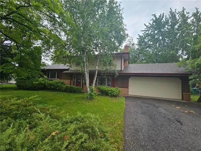$2,900 | 7740 Arlington Avenue North, Brooklyn Park, MN 55443