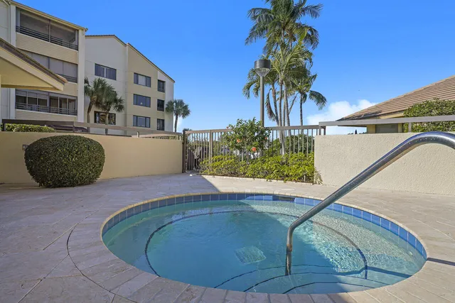 $6,500 | 926 Oak Harbour Drive, Juno Beach, FL 33408