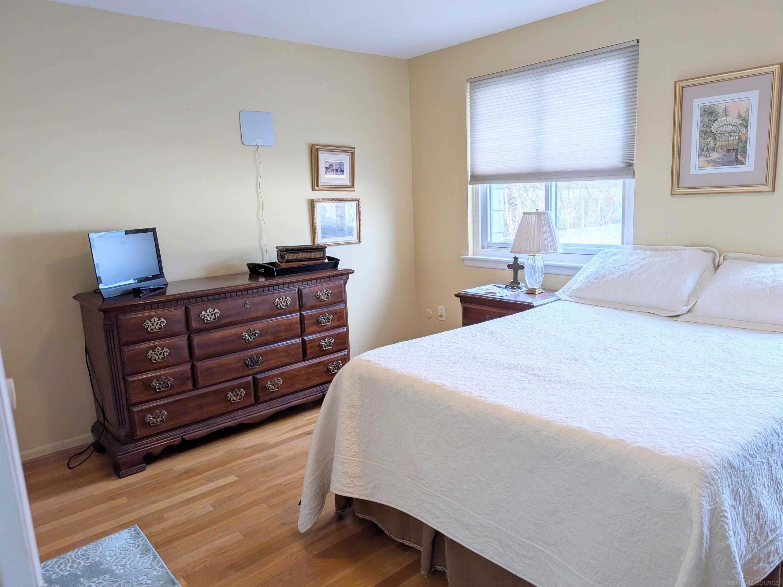 4476 15 Mile Road Sterling Heights, MI 48310 - Photo 22 of 43 Second Bedroom