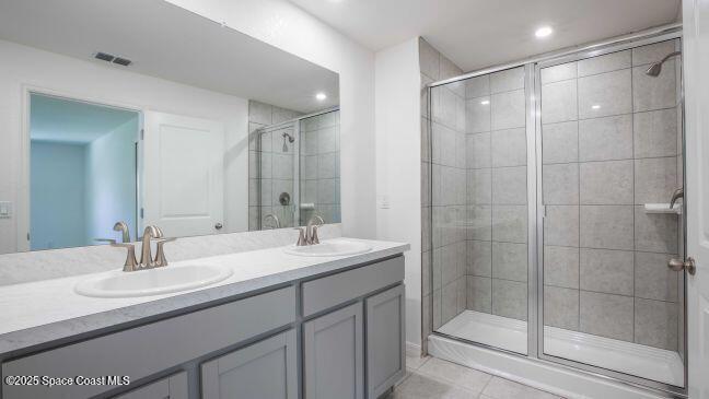 340 Wendover Road Southwest Palm Bay, FL 32908 - Photo 15 of 23 a bathroom with a shower sink and mirror