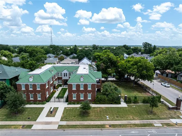 $1,800 | 2837 Hemphill Street, Unit 202, Fort Worth, TX 76110