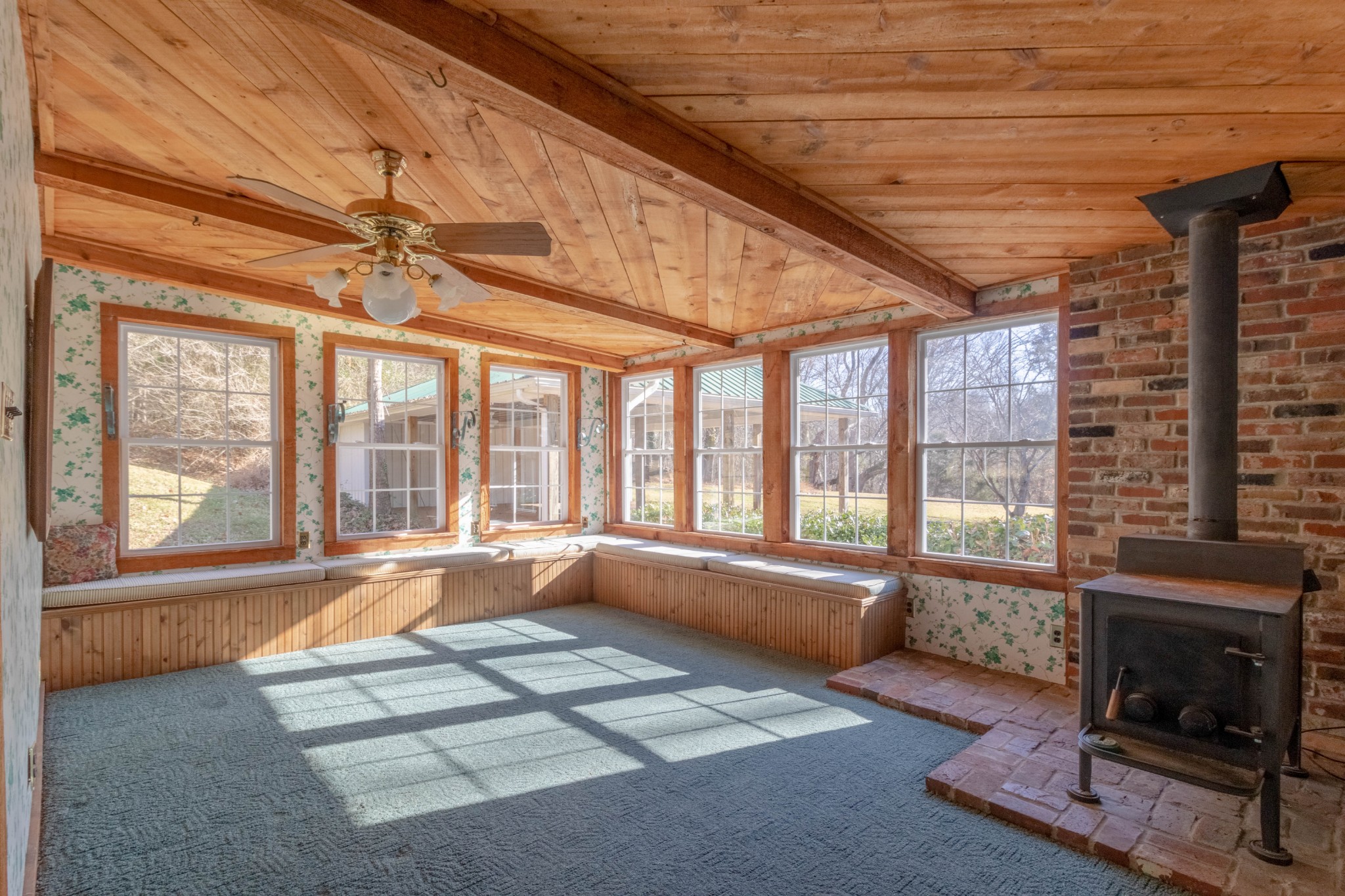 1441 Gratton Road Clarksville, TN 37043 - Photo 25 of 49 a large room with a large window