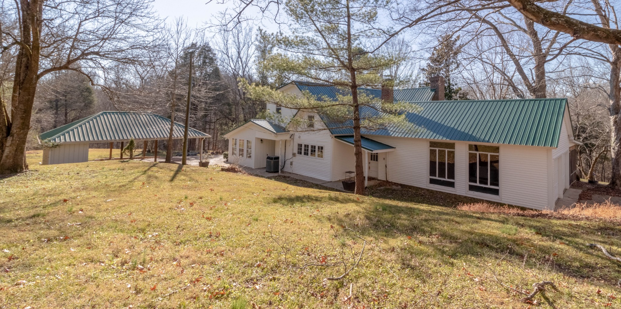 1441 Gratton Road Clarksville, TN 37043 - Photo 48 of 49 a front view of a house with garden