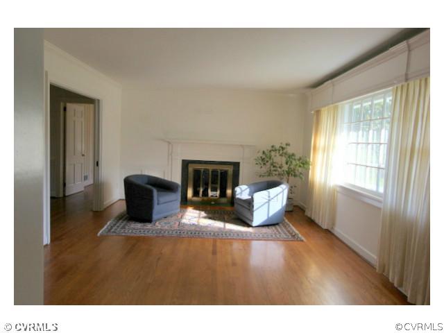133 Beverly Road Ashland, VA 23005 - Photo 5 of 24 Living Room