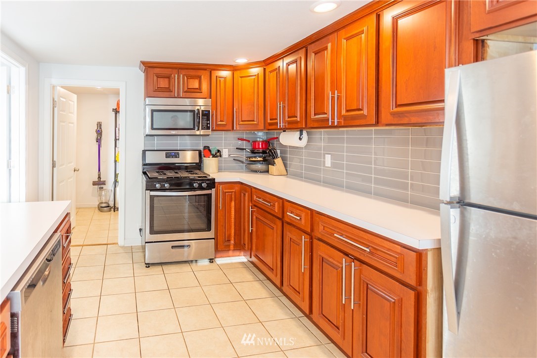 10021 Meadow Road Southwest Lakewood, WA 98499 - Photo 11 of 25 Gallery Image 11