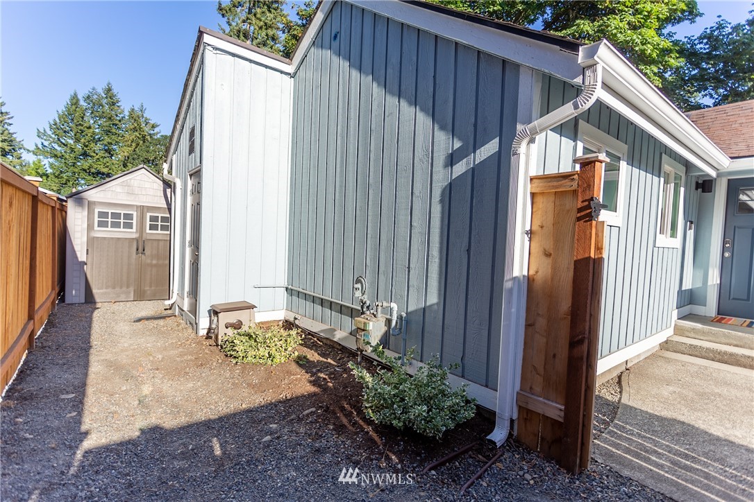 10021 Meadow Road Southwest Lakewood, WA 98499 - Photo 3 of 25 Gallery Image 3