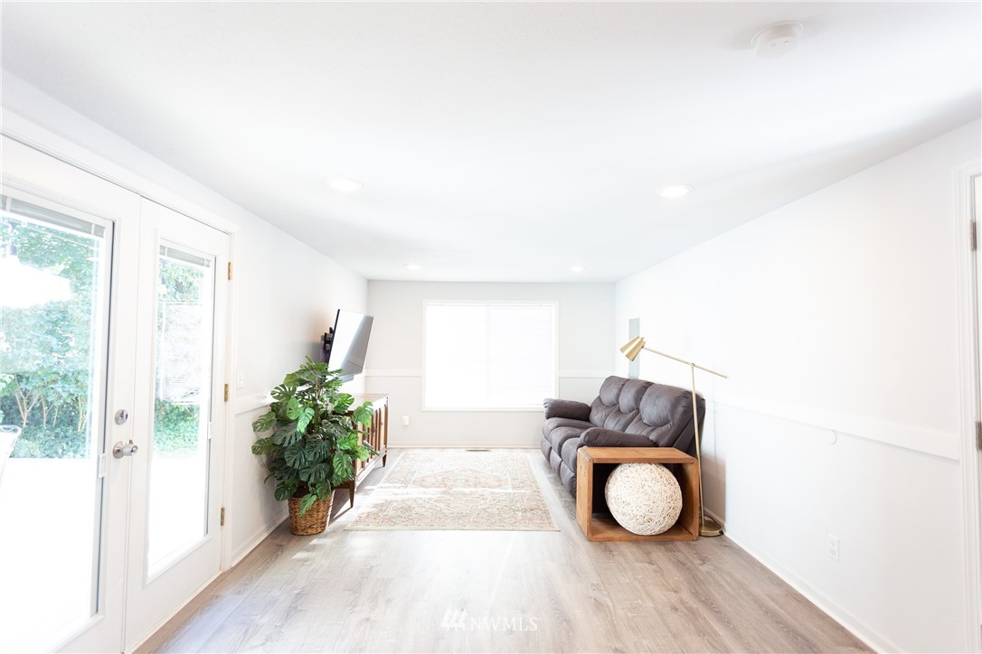 10021 Meadow Road Southwest Lakewood, WA 98499 - Photo 4 of 25 Gallery Image 4