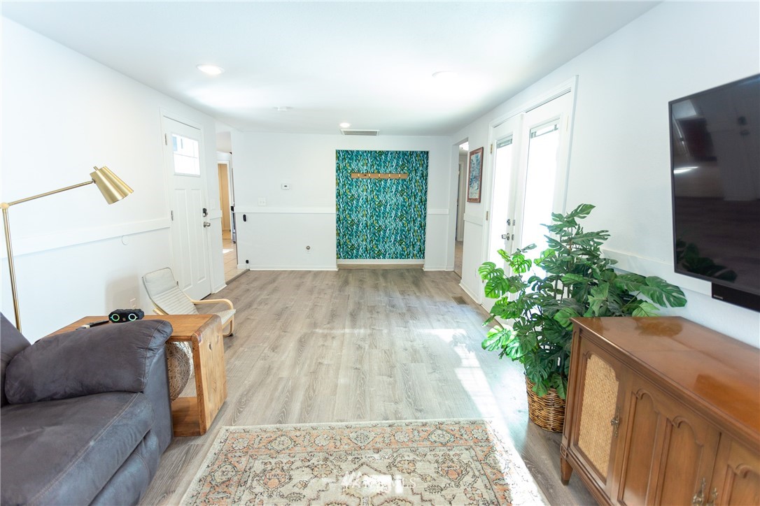 10021 Meadow Road Southwest Lakewood, WA 98499 - Photo 5 of 25 Gallery Image 5