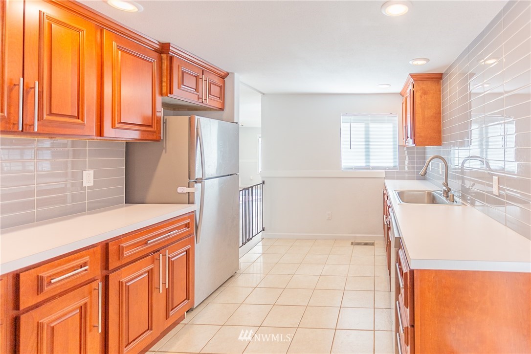 10021 Meadow Road Southwest Lakewood, WA 98499 - Photo 7 of 25 Gallery Image 7
