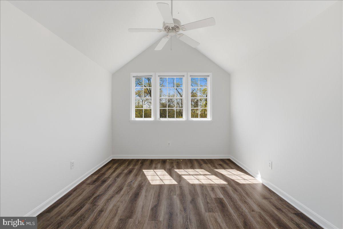 1304 F Garden Wall Circle Reston, VA 20194 - Photo 20 of 23 an empty room with a window