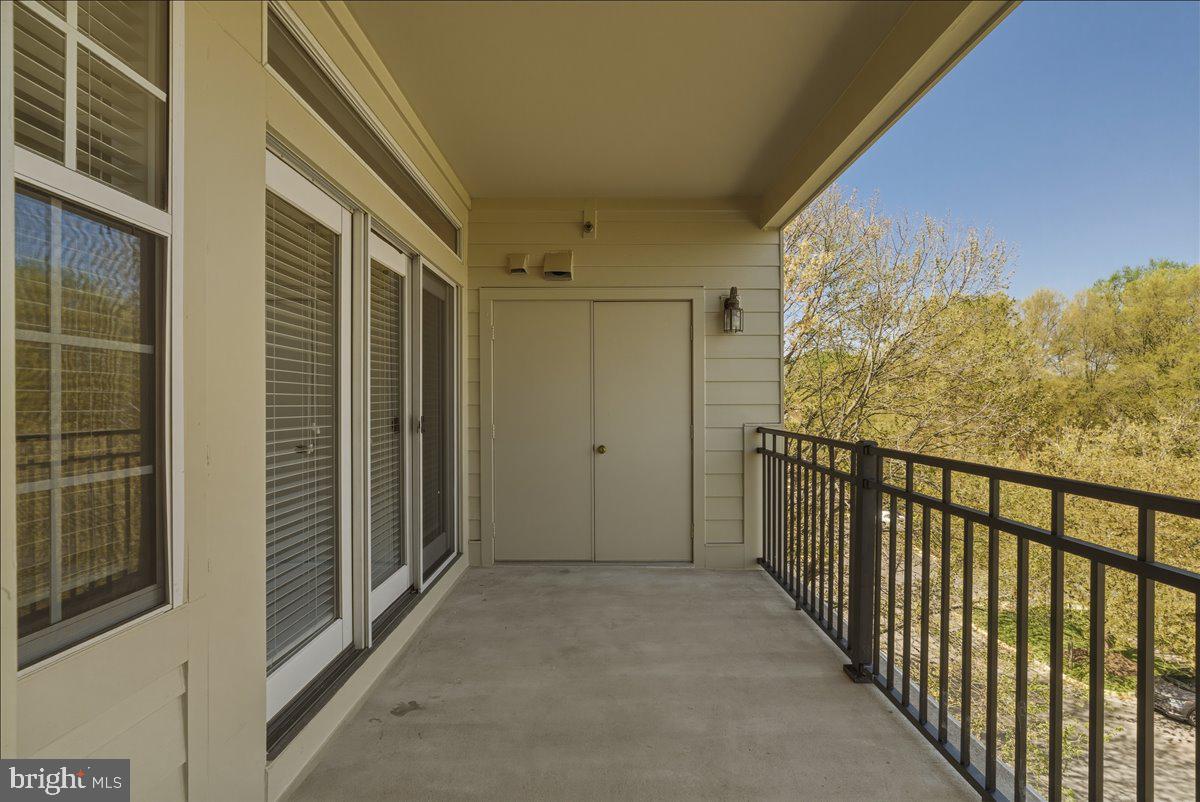 1304 F Garden Wall Circle Reston, VA 20194 - Photo 23 of 23 a view of a balcony