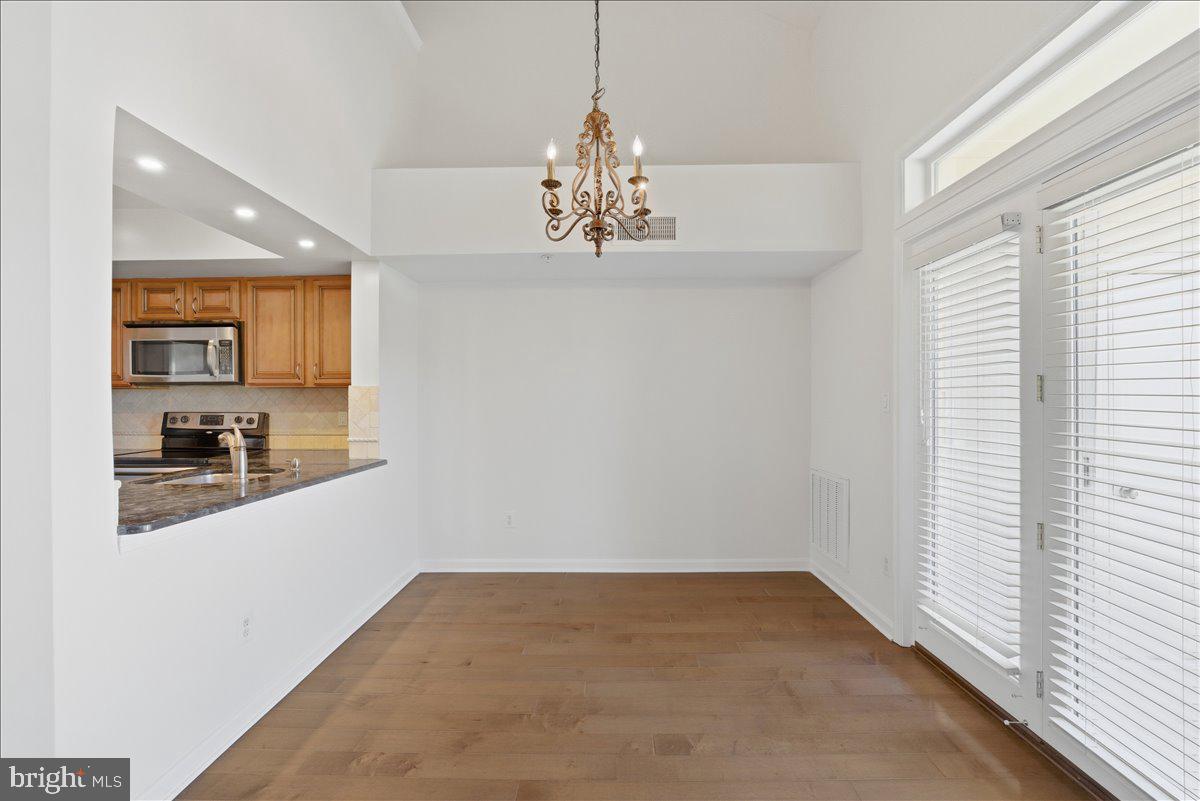 1304 F Garden Wall Circle Reston, VA 20194 - Photo 6 of 23 a view of a room with a windows and ceiling fan