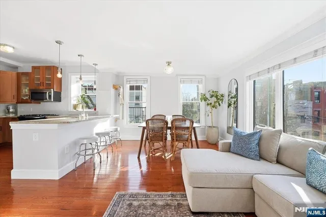 $825,000 | 700 Bloomfield Street, Unit 3, Hoboken, NJ 07030