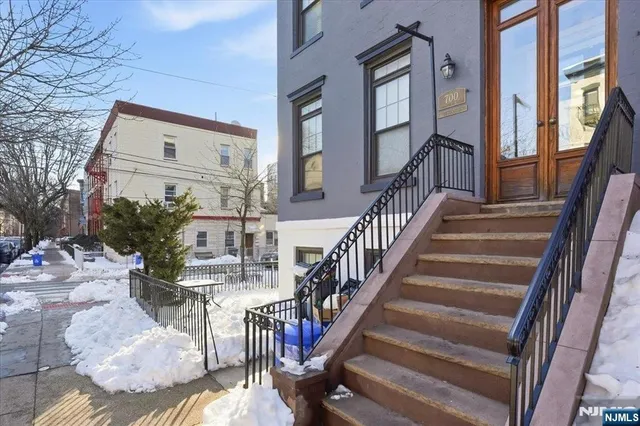 $825,000 | 700 Bloomfield Street, Unit 3, Hoboken, NJ 07030
