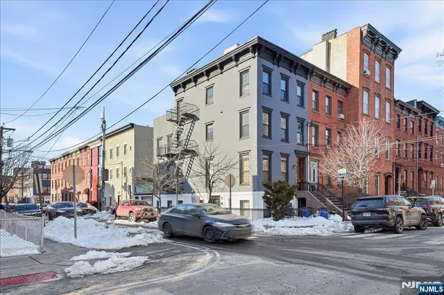 $825,000 | 700 Bloomfield Street, Unit 3, Hoboken, NJ 07030
