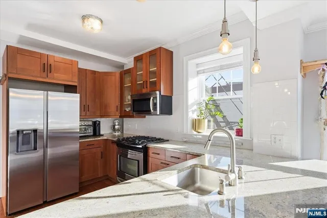 $825,000 | 700 Bloomfield Street, Unit 3, Hoboken, NJ 07030