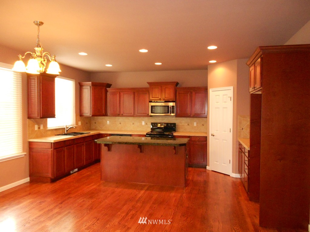 4029 Northeast 9th Place Renton, WA 98056 - Photo 3 of 15