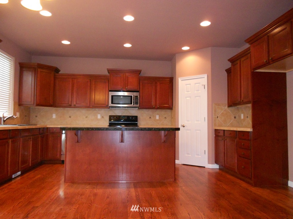 4029 Northeast 9th Place Renton, WA 98056 - Photo 5 of 15