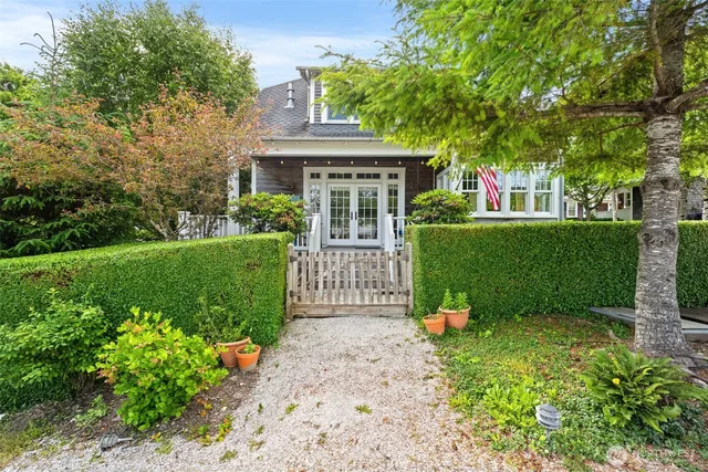 $889,999 | 7 Lupine Lane, Pacific Beach, WA 98571