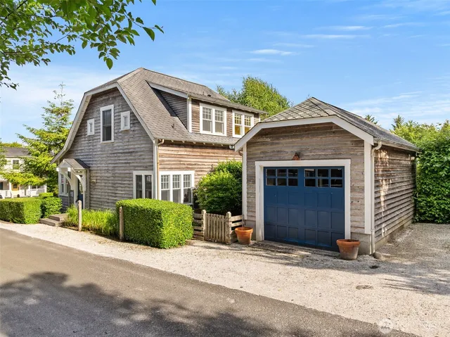 $889,999 | 7 Lupine Lane, Pacific Beach, WA 98571