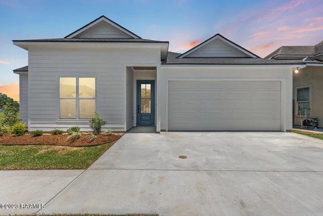 $2,000 | 121 Santa Marta Drive, Youngsville, LA 70592