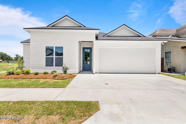 $2,000 | 121 Santa Marta Drive, Youngsville, LA 70592