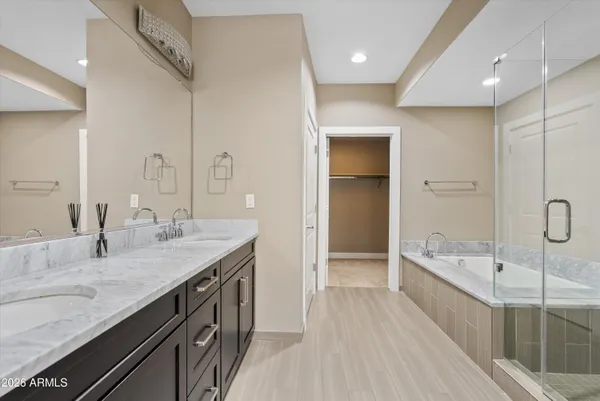 a view of a big room with closet and bathroom