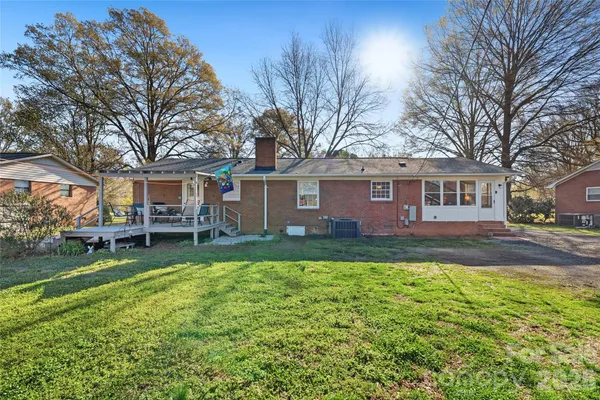 a view of a yard with a house in the background