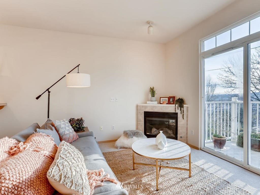 821 Sunset Boulevard Northeast, Unit D2 Renton, WA 98056 - Photo 3 of 28 Gallery Image 3
