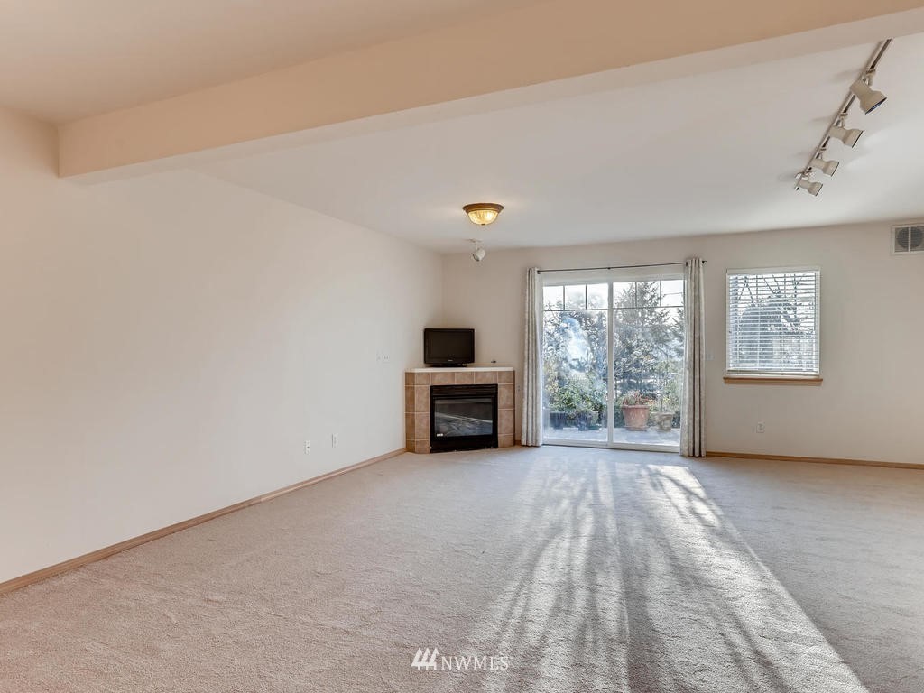 821 Sunset Boulevard Northeast, Unit D2 Renton, WA 98056 - Photo 22 of 28 Gallery Image 22