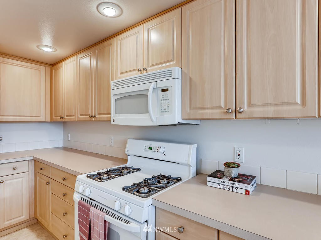 821 Sunset Boulevard Northeast, Unit D2 Renton, WA 98056 - Photo 8 of 28 Gallery Image 8