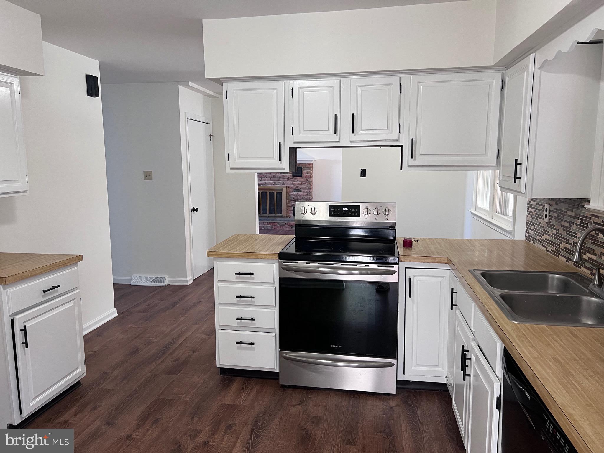 1118 Walters Road Pennsburg, PA 18073 - Photo 10 of 27 Gallery Image 10