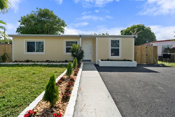 $400,000 | 200 Plum Tree Drive, Lake Worth, FL 33462