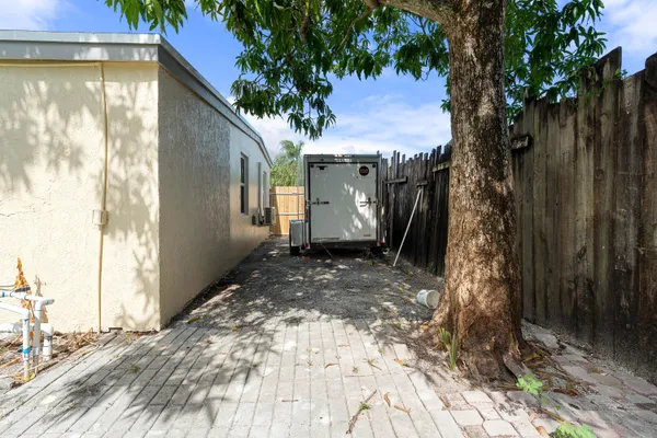 $400,000 | 200 Plum Tree Drive, Lake Worth, FL 33462