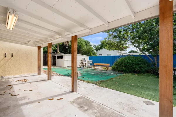 $400,000 | 200 Plum Tree Drive, Lake Worth, FL 33462