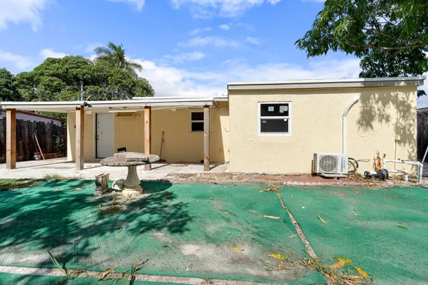 $400,000 | 200 Plum Tree Drive, Lake Worth, FL 33462